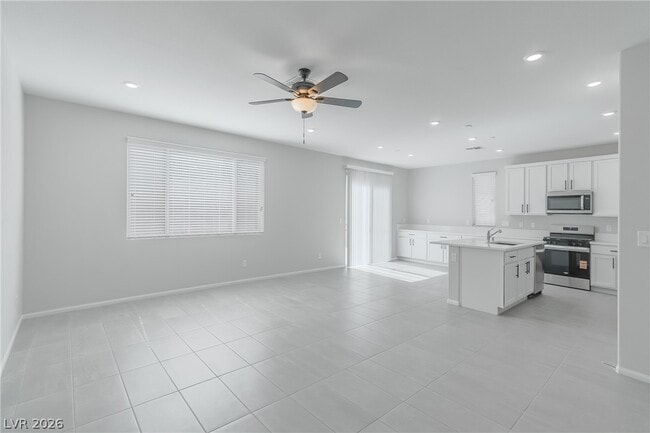 Building Photo - 5945 Lindenberry Walk St