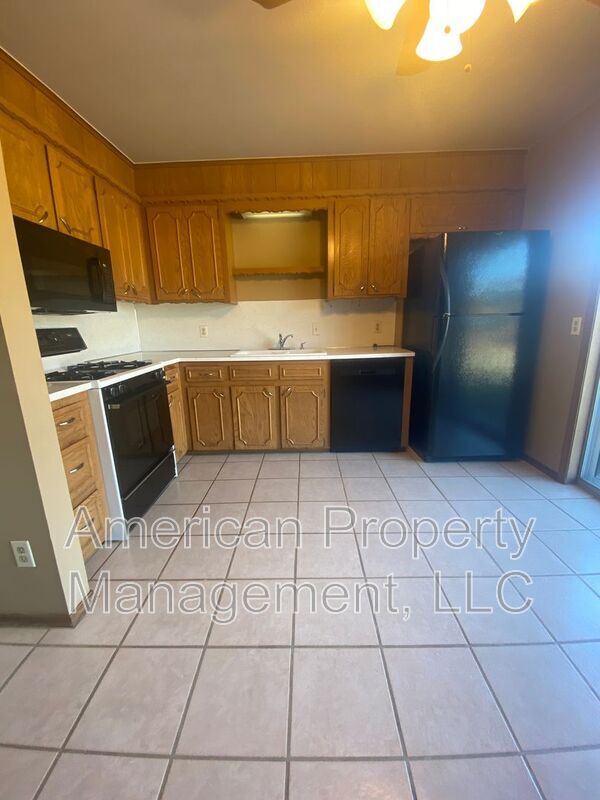 Building Photo - 2111 S Birmingham Ct