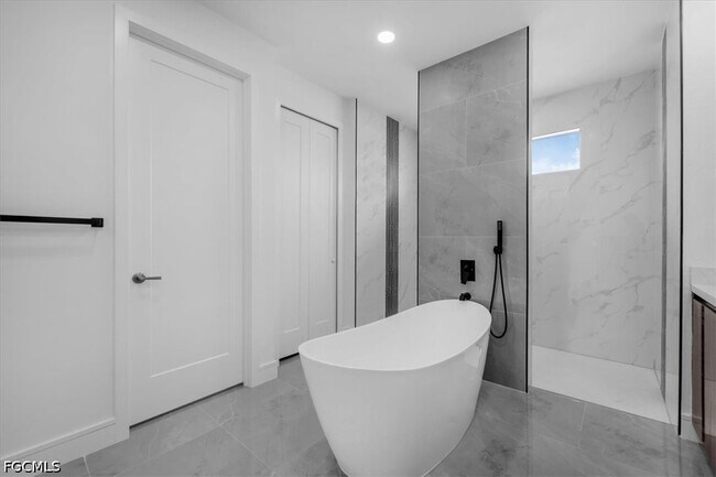 Building Photo - 3812 NW 38th St