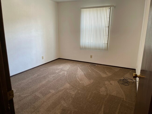 Building Photo - 2205 Stoneybrook Rd