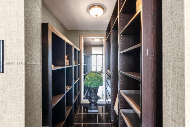 Building Photo - 555 NE 15th St