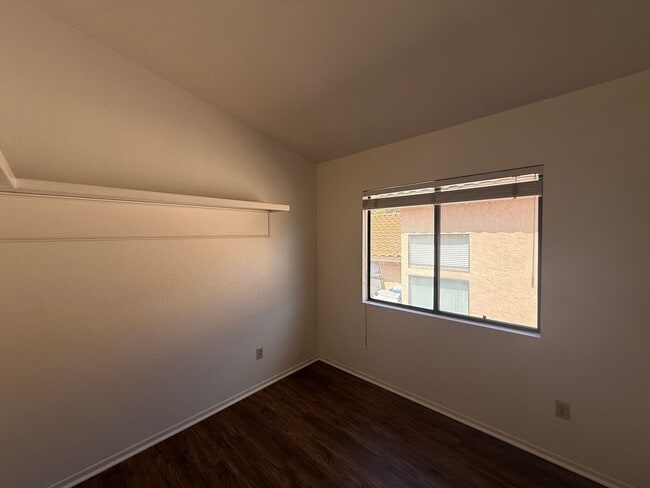 Building Photo - Beautiful 4B/2.5BA House in Vista w/ Attac...