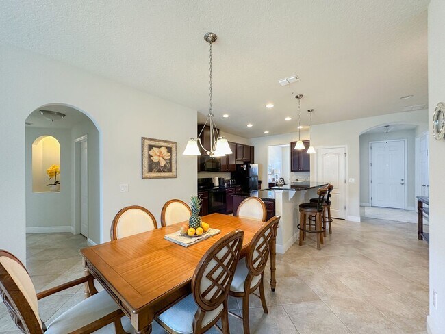 Building Photo - Furnished Rental in Golf Cart District!