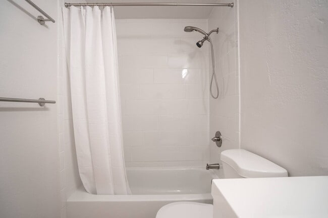 Building Photo - Remodeled 2 Bed/ 1 Bath Main House in North Kihei