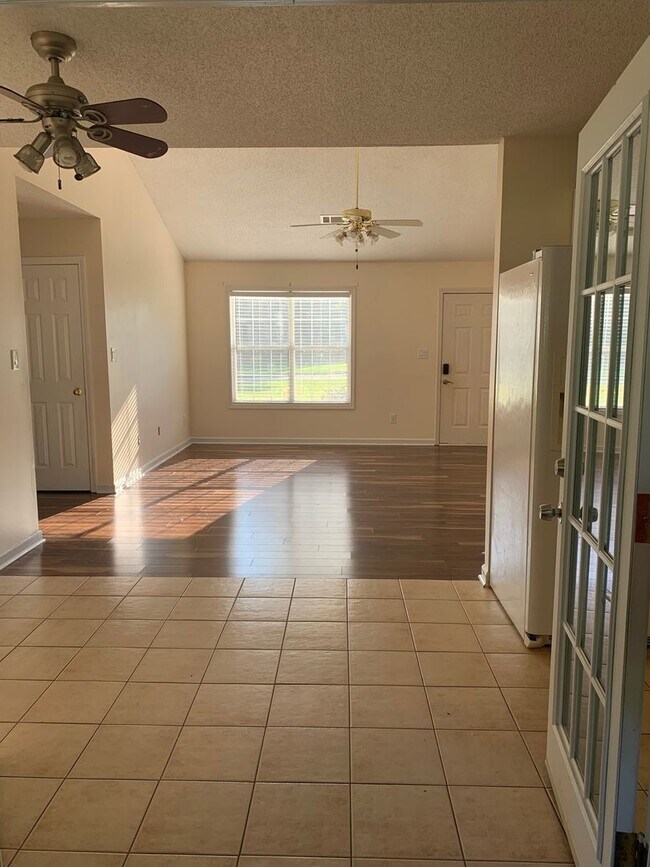 Building Photo - Charming 4BR House in Hampton