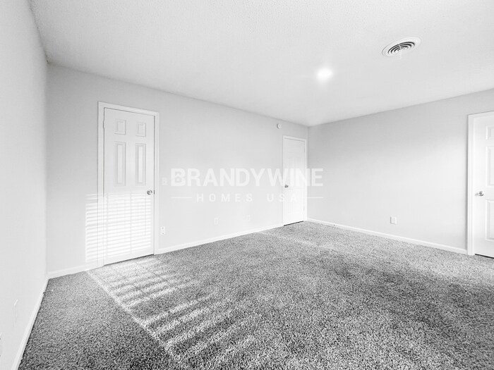 Building Photo - 4580 Chelwood Dr