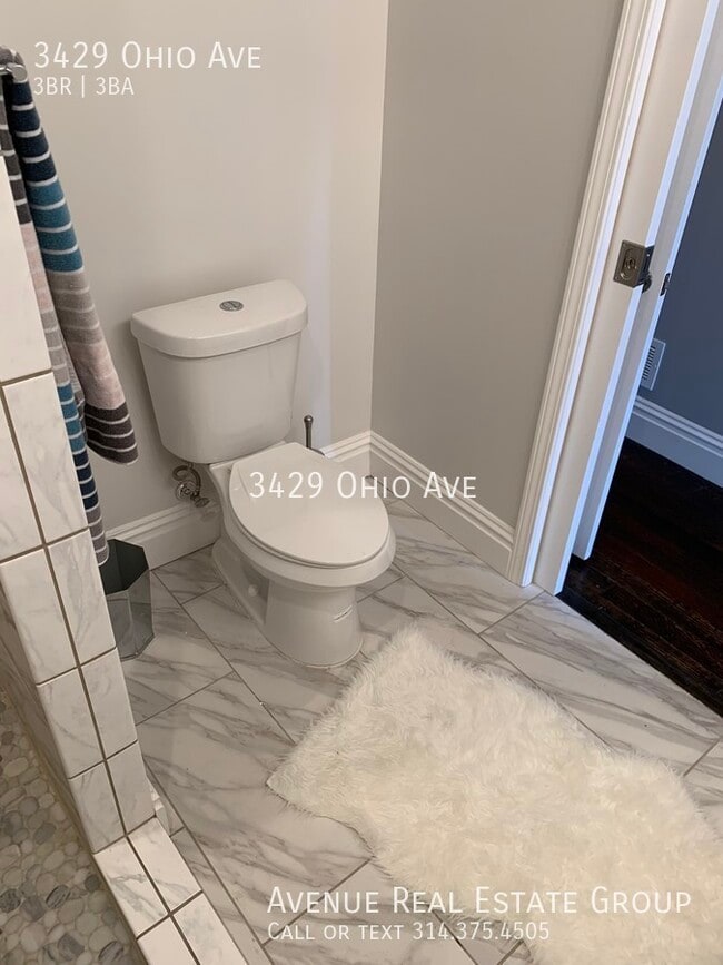 Building Photo - Beautifully Renovated Townhouse