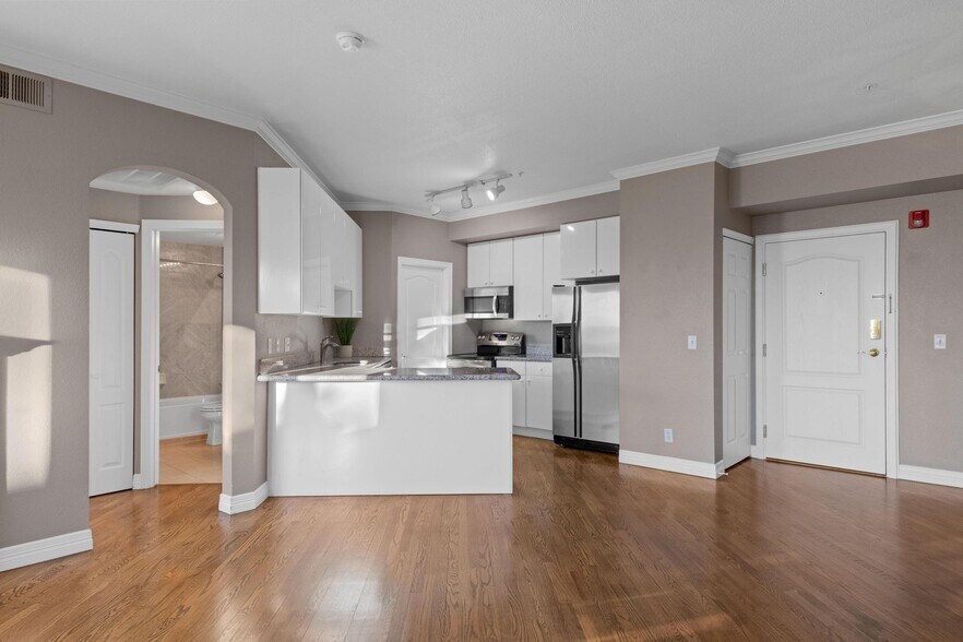 Building Photo - 111 S Monroe St