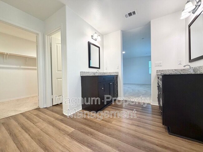 Building Photo - 34124 Thistlewood Ave