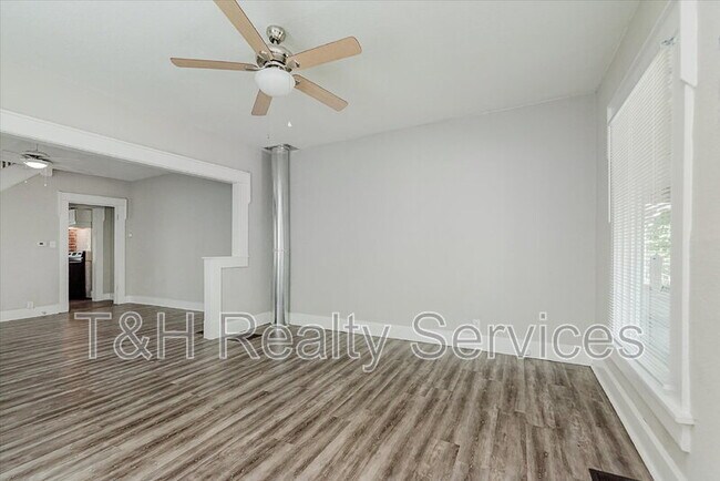 Building Photo - 1134 Lasalle St