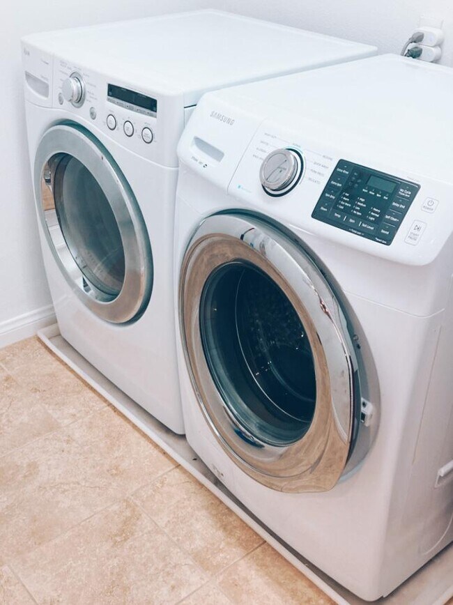 Building Photo - 3504 Shoreline Bluff Ln