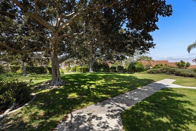 Building Photo - BRAND NEWLY RENOVATED 3BD/2BA Condo in the...