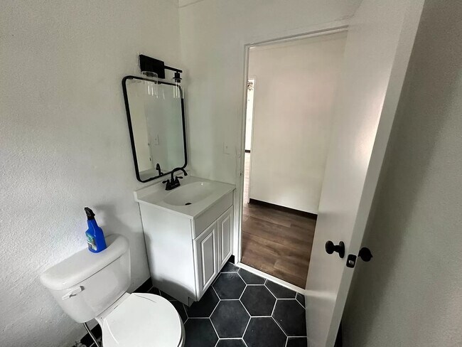 Building Photo - 112 Baptist Ct