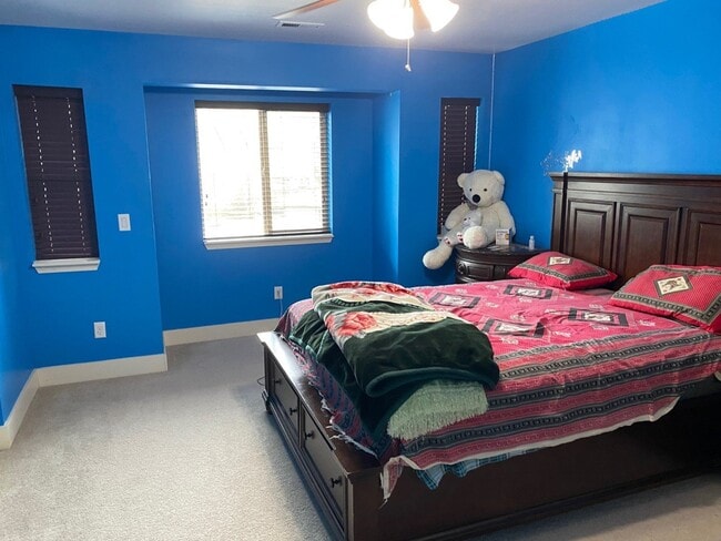 Building Photo - 5-Bedroom Home Located in Barkley Neighborhood