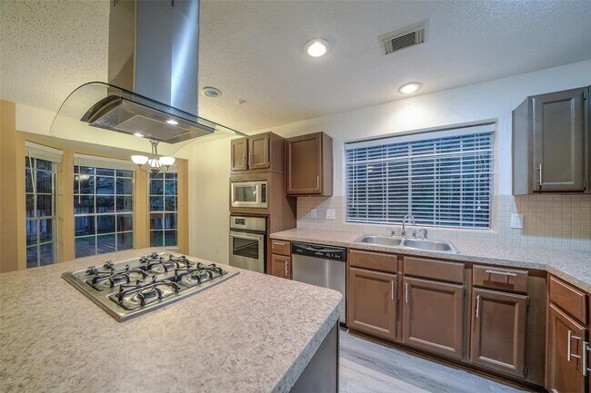 Building Photo - 143 W Village Knoll Cir