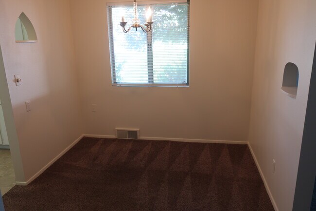 Building Photo - 121 N Miller St