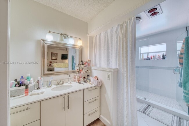 Building Photo - 10000 SW 147th Ct