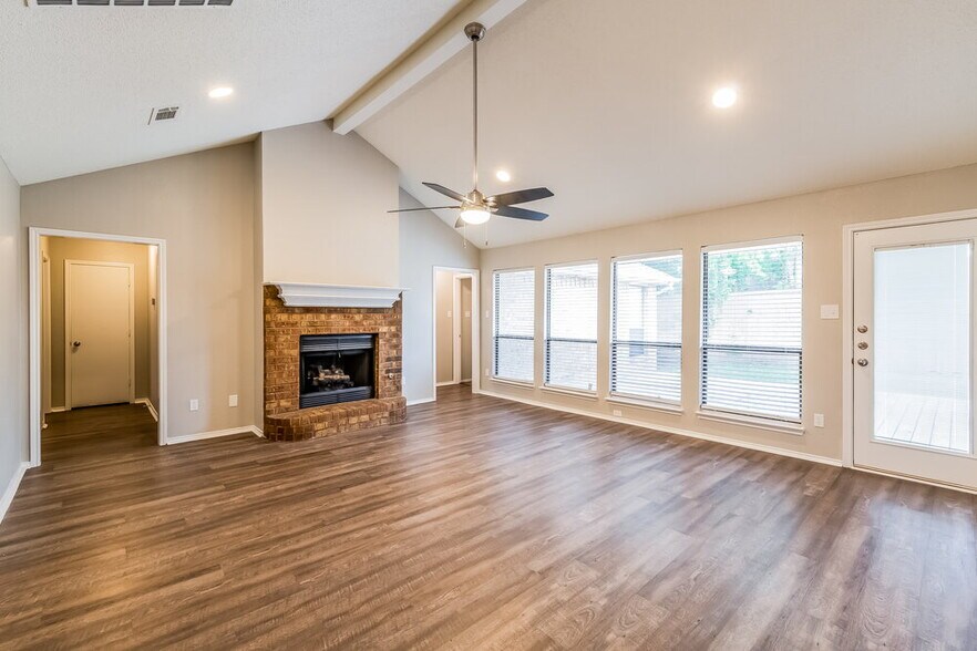 Building Photo - 2101 Garner Cir