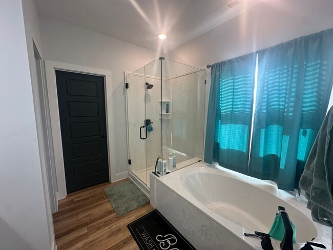 Building Photo - Stunning 4BR/2BA Home in Legacy Hill Estates