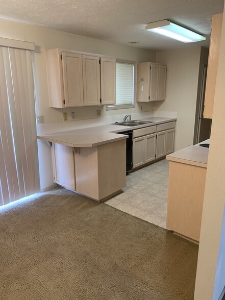 Primary Photo - 3418 E 57th Ave