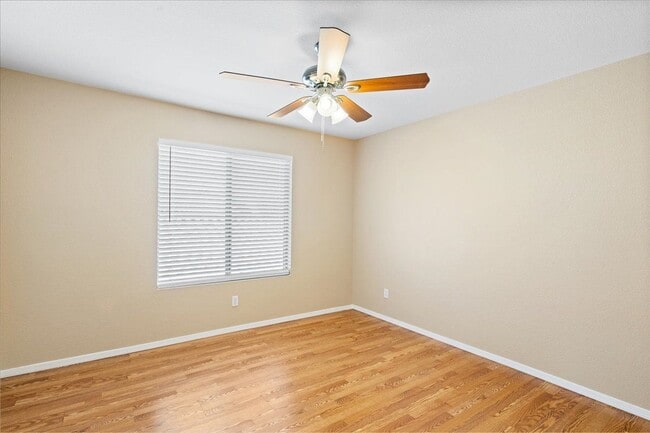 Building Photo - 6349 W Desert Hollow Dr