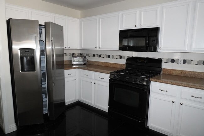 Building Photo - 4 Bedroom Home in Henderson NV!