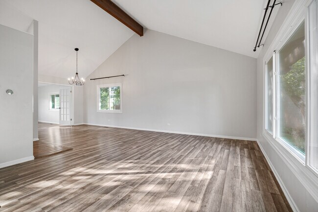 Building Photo - 615 Chester Ct E