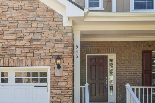 Building Photo - Stunning 4BD, 3BA Cary Home in Prime Locat...