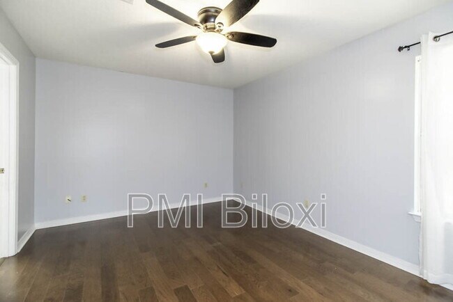 Building Photo - 776 Whitney Dr