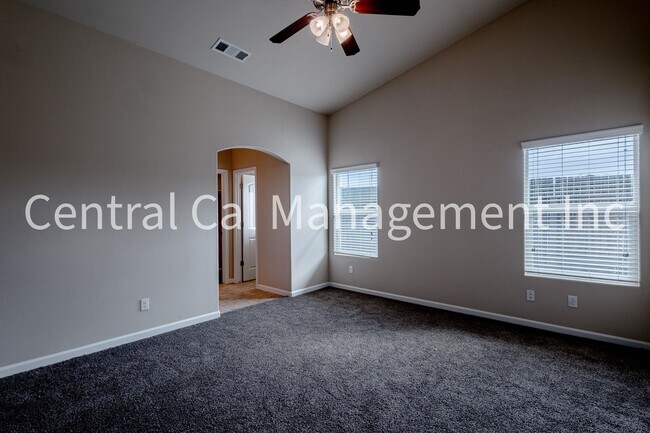 Building Photo - 4 Bedroom/2 Bath Home in the Northwest - $2595 Per Month!