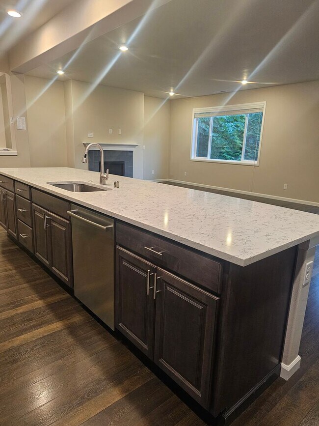 Building Photo - Spacious 5 Bedroom in Convenient North Creek Ridge, Bothell Location