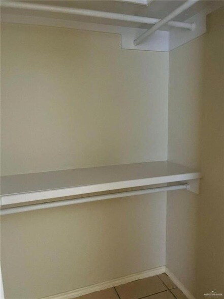 Building Photo - 416 E Tulip Ave