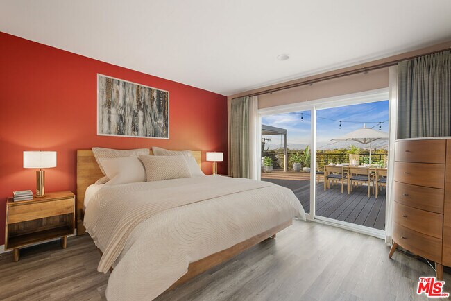 Building Photo - 11775 Laurelwood Dr