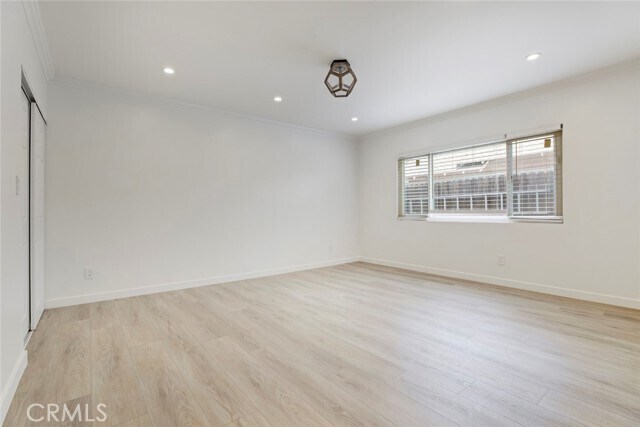 Building Photo - 247 N Oak Ave