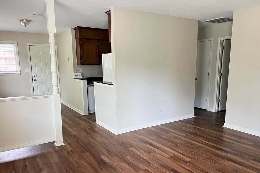 Building Photo - 728 Montclair Dr