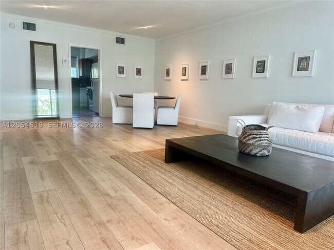 Building Photo - 10178 Collins Ave