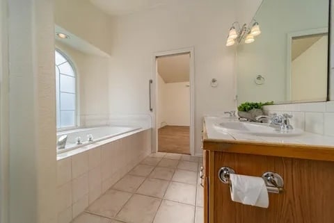 Building Photo - 601 Shadowbrook Dr