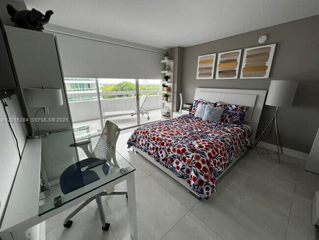 Building Photo - 1627 Brickell Ave