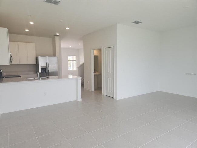 Building Photo - 2628 Armstrong Ave