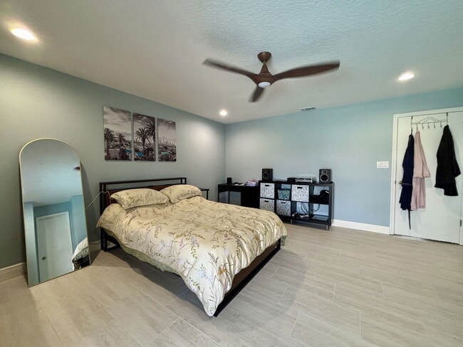 Building Photo - 9135 San Ambrosio Dr