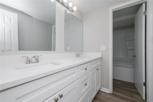 Building Photo - 7406 Meadow Dr