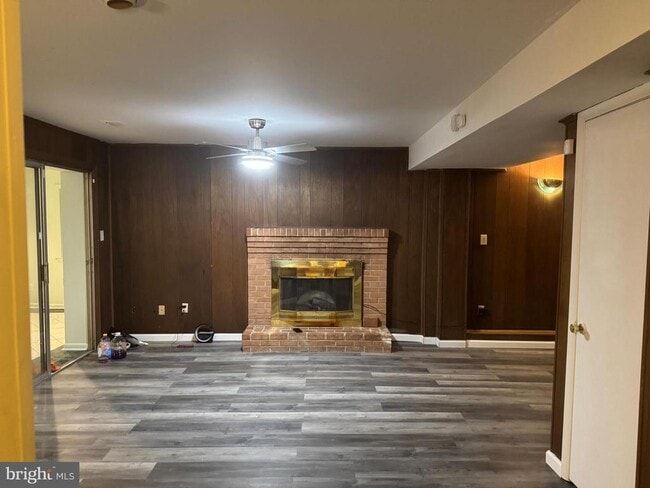 Building Photo - 8806 Braeside Dr