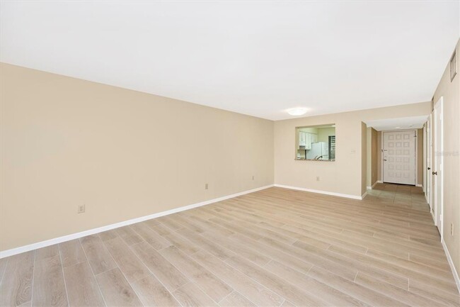 Building Photo - 5172 Lake Village Dr