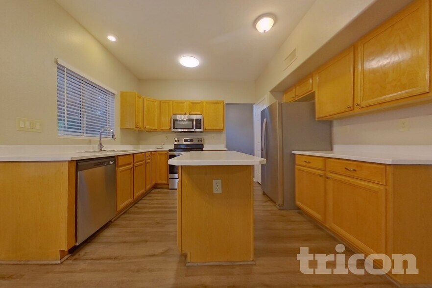 Building Photo - 11619 W Cyprus Dr