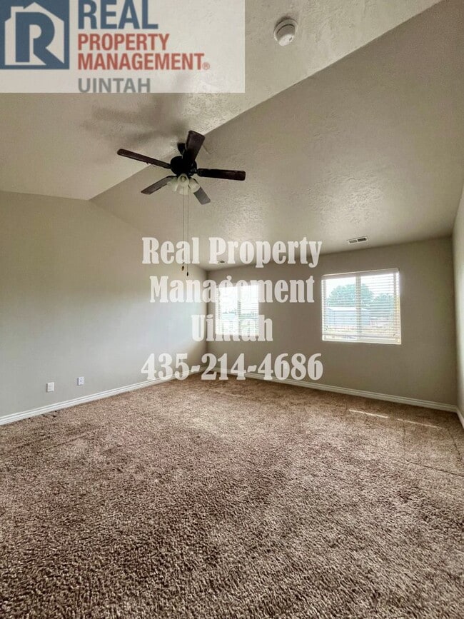 Building Photo - 3 bed 2.5 bath townhome in Fox Run