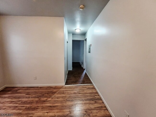 Building Photo - 116 Smith St