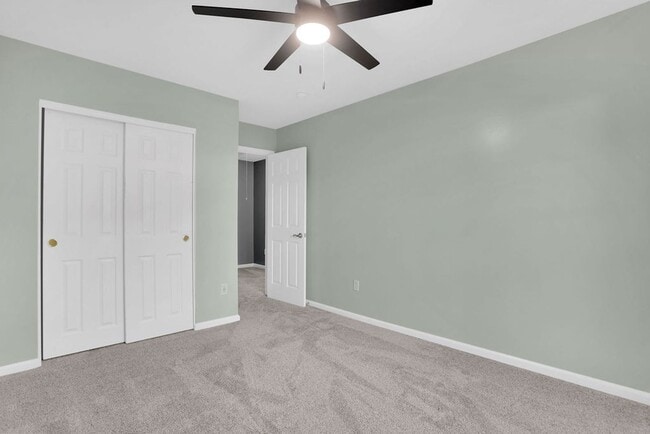 Building Photo - 3 bedroom 2 1/2 bath with loft