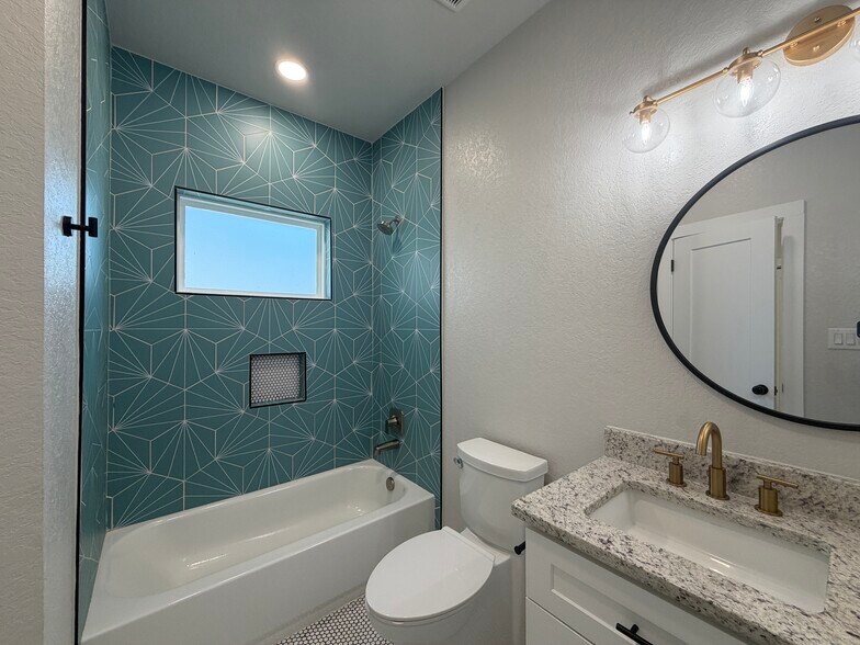 Building Photo - 343 Porter St