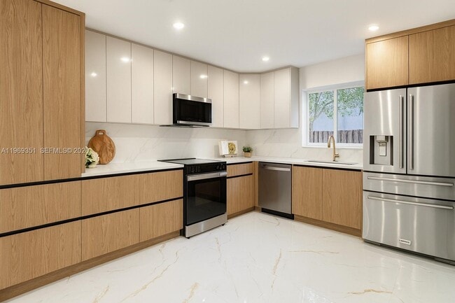 Building Photo - 3801 NE 16th Terrace