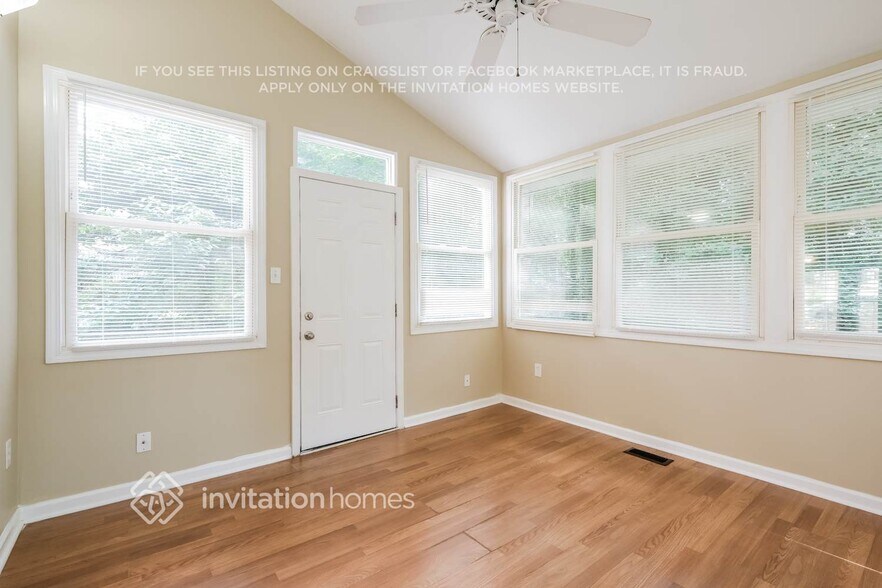Building Photo - 2711 Spring Ridge Cir